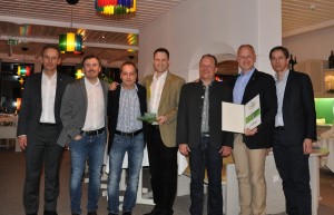 Stolz auf den Lagerhaus-Award 2014 - Spartenleiter Markus Furtenbacher und seine siegreiche Mannschaft von der Sparte Haus- & Gartenmarkt.