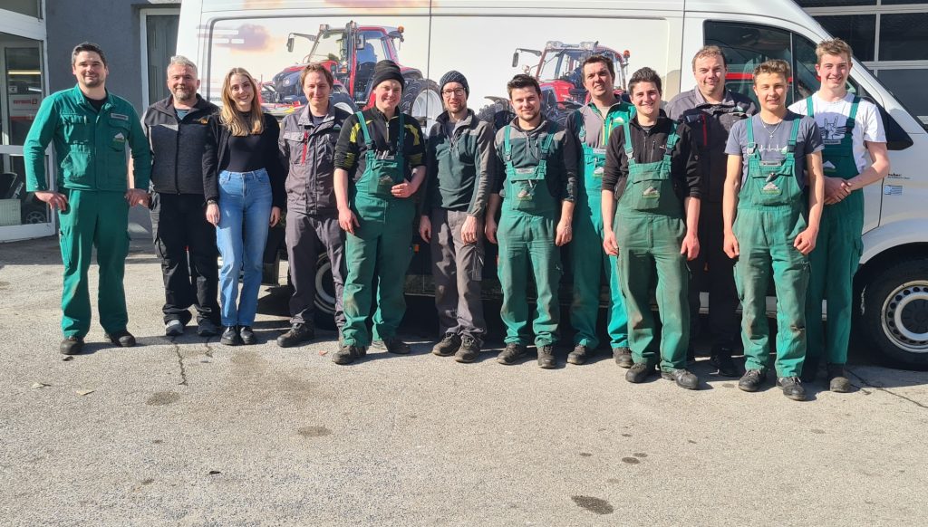 Das gesamte Technik-Team in Schlitters freut sich auf Ihren Besuch! Das gesamte Technik-Team in Schlitters freut sich auf Ihren Besuch!